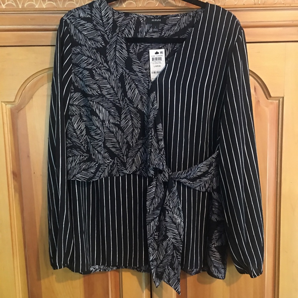 NWT ALFANI Blk & Wht long sleeves top lg